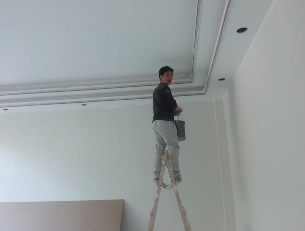 江蘇斯通斯建材有限公司辦公室裝修開(kāi)工大吉