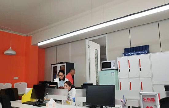 輝燁無(wú)錫科爾辦公家具辦公室裝修實(shí)景圖